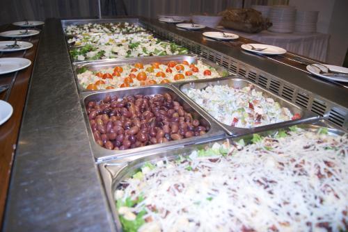 ホテルの敷地内または近くでの食事または食べ物