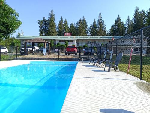 Πισίνα στο ή κοντά στο Clearwater Country Inn