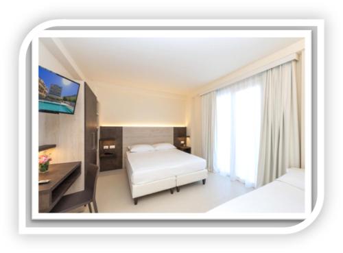 A bed or beds in a room at Hotel Carducci
