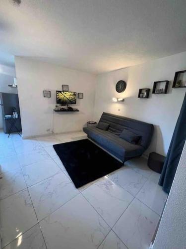 Magnifique studio renove en plein centre ville.