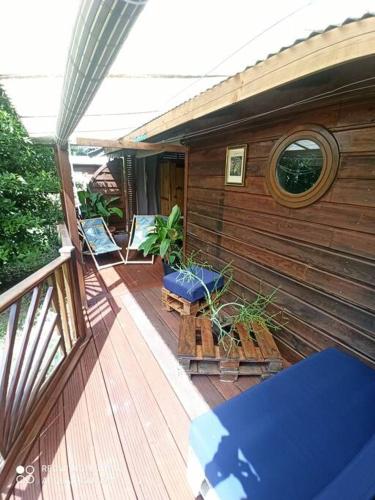 Balkón nebo terasa v ubytování Ti-Case Appartement Jacuzzi à 100m de la plage