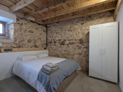 a bedroom with a bed and a brick wall at Montelobos 