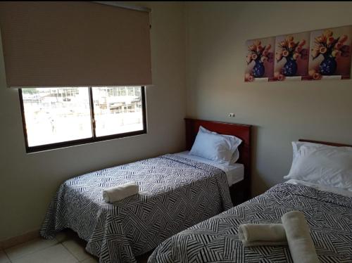 Hotel La Cultura tesisinde bir odada yatak veya yataklar