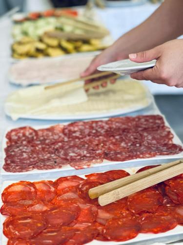 ホテルの敷地内または近くでの食事または食べ物
