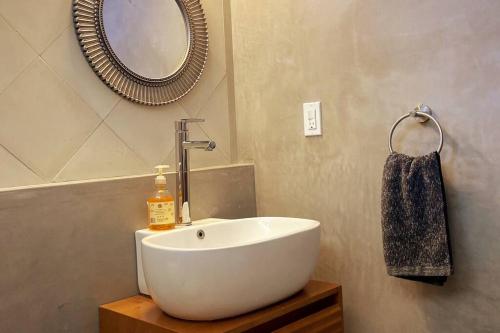 Imagen de la galería de Downtown Casita with great outdoor space!, en Todos Santos