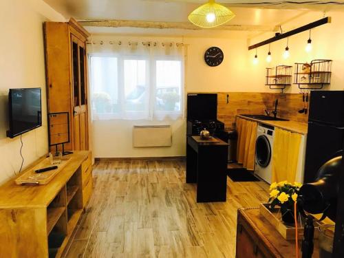 a room with a kitchen with a sink and a window at joli studio au coeur de sainte cecile les vignes in Sainte-Cécile-les-Vignes