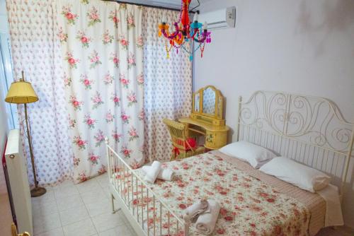 Gallery image of The Early Bird - Cosy 2-Floor House with Garden in Alexandroupoli