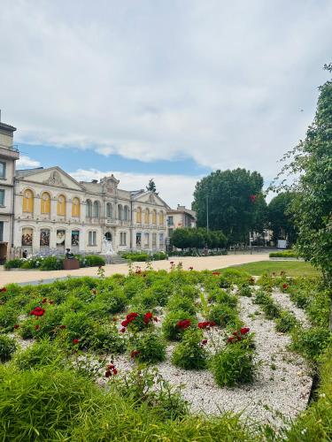 Un jardín fuera de Rooftop Face à la Cité 'RFC'