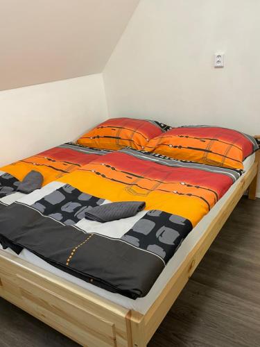 Ένα ή περισσότερα κρεβάτια σε δωμάτιο στο Penzión Stratenka