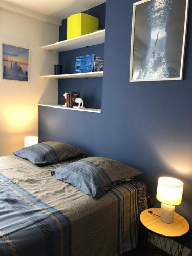 Ένα ή περισσότερα κρεβάτια σε δωμάτιο στο Appartement sur la plage de Malo les bains vue mer