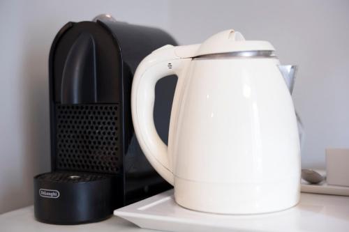 Příslušenství pro přípravu čaje a kávy v ubytování HT Residence Maximus