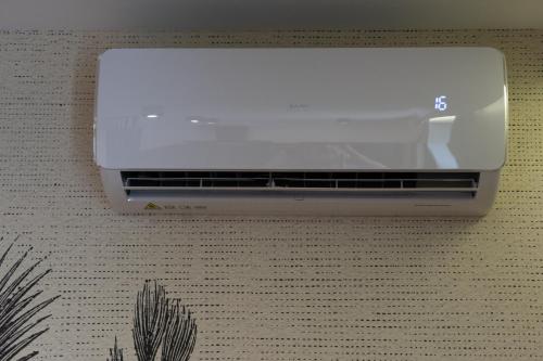 a toaster is sitting on top of a table at FLATMORE Apartament Akacjowa 17m1B in Zielona Góra