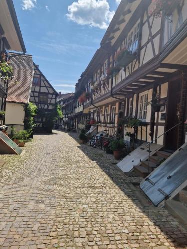 a cobblestone street in a town with buildings at Ferienwohnung Blumenfeld in Gengenbach
