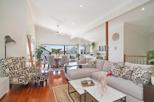 a living room with a couch and a table at Beach Retreat Casuarina Near Osteria Weddings in Casuarina