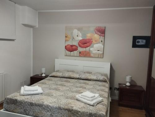 a bedroom with a bed with two towels on it at Casabella Mondello in Mondello