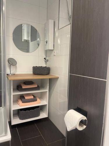 a bathroom with a sink and a mirror at See- und Bergblick Oberteuringen in Oberteuringen