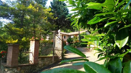 Κήπος έξω από το Casa dei nonni trisobbio