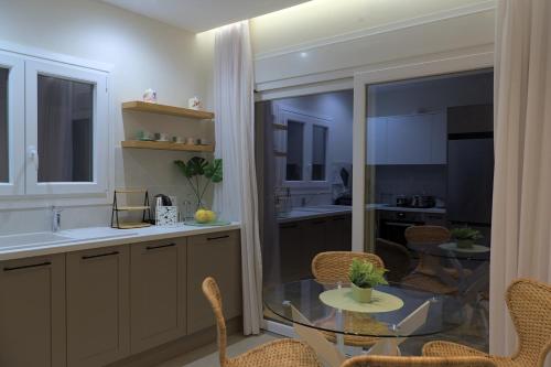 a kitchen with a table and chairs and a dining room at Les Maisonettes in Kokkari