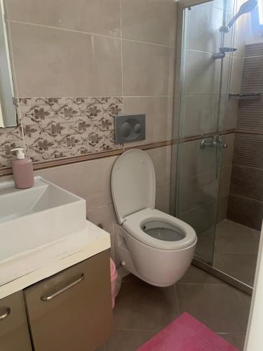 Salle de bains dans l'établissement Çalış günlük ev