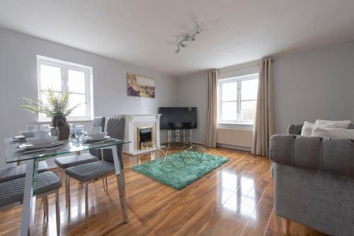 a living room with a table and a couch at Lovely 2 Bedroom Condo with River & City View in North Woolwich