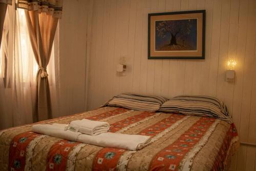 Ένα ή περισσότερα κρεβάτια σε δωμάτιο στο Petit Cottage