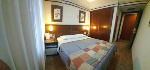 a hotel room with a bed and a desk at The Time Flat - Berrini - 200 metros do WTC in São Paulo