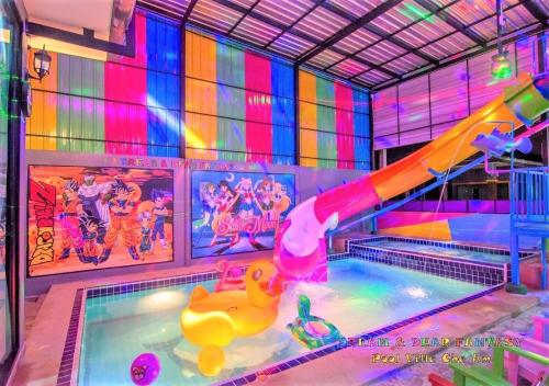 a water park with a slide and a swimming pool at บ้านพักชะอำ Dream​ ​& Dear​ Fantasy​ Pool​ Villa​ Cha-am in Ban Sa