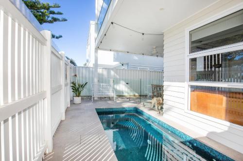 Gallery image of LegaSea Lodge - Pet Friendly Beachfront with Plunge Pool in Shellharbour