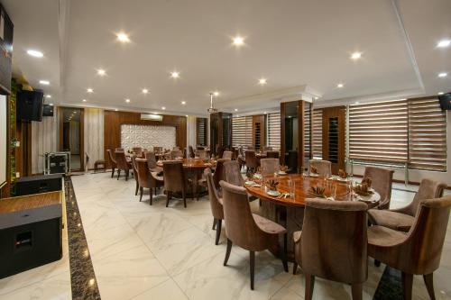 a large dining room with tables and chairs at Bamboo Sapa Hotel in Sapa