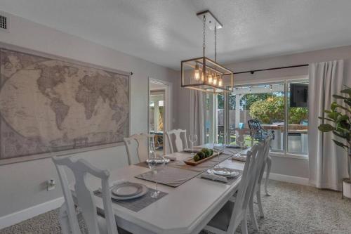 Φωτογραφία από το άλμπουμ του Complete Luxury Home w/ Pool, Spa & Putting Green σε Mesa