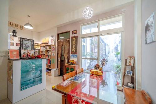 a dining room with a glass table and a window at Shanghai Time in Hualien City