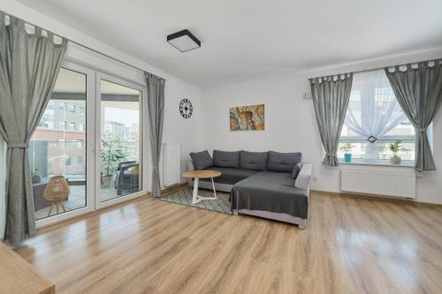O zonă de relaxare la Spacious Apartment with Balcony near the Slavic Hill Wrocław by Renters Prestige