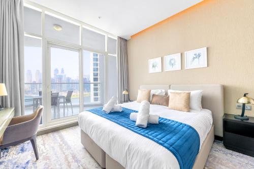 Postel nebo postele na pokoji v ubytování Downtown Ultra Luxury - Studio Suite - 5 star Hotel Facilities- 15 min walk to Dubai Fountain
