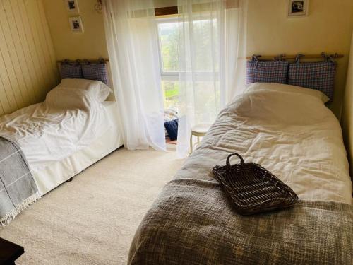 En eller flere senge i et værelse på Idyllic Family farmhouse in beautiful West Cork