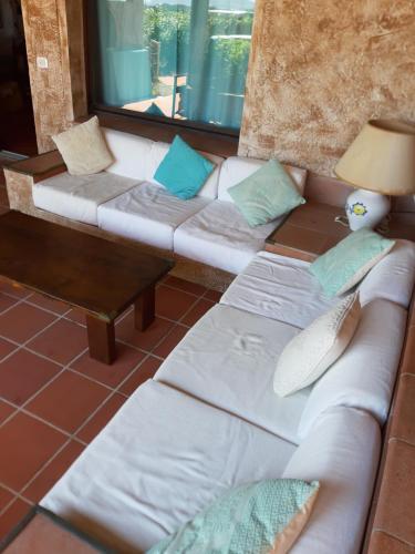 Ένα ή περισσότερα κρεβάτια σε δωμάτιο στο SA MARINA- 200 METRI DAL MARE VISTA SU TAVOLARA!!!