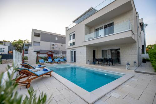 Beautiful Villa Leona Vir