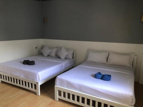 two beds sitting next to each other in a room at Bluemoon 10 guests Home in Ko Samed