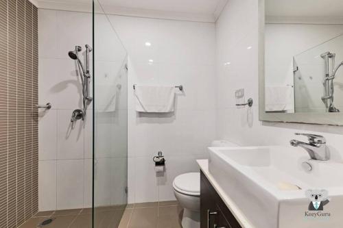 Koupelna v ubytování KozyGuru | Allawah | 2 Bed Kozy APT