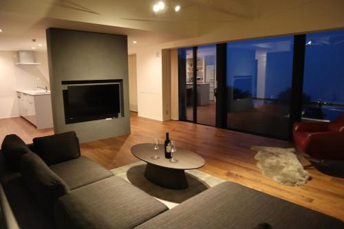 Ruang duduk di Aki's Apartments Madarao