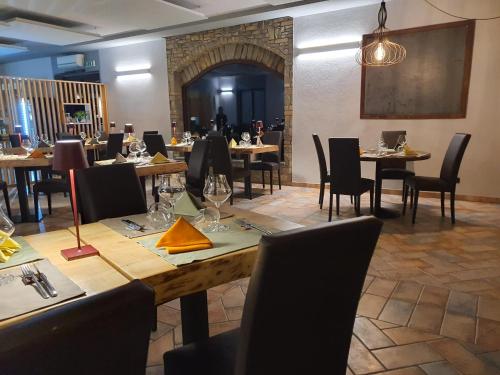 a dining room with tables and chairs in a restaurant at Agriturismo Cascina L'Arché in Santo Stefano Belbo
