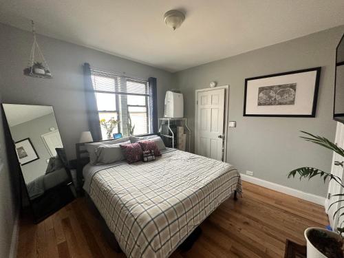 a bedroom with a bed and a window at Queens Quarters in Steinway