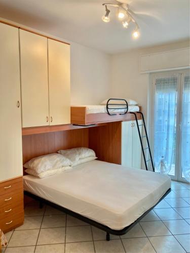 Posteľ alebo postele v izbe v ubytovaní CASA MARA, Borgio Verezzi, 50 m dal mare in pieno centro