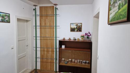 a room with a glass shelf and a door at Къща за гости Пантови in Gramatikovo