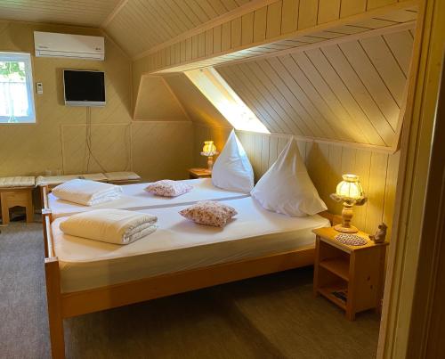 Postel nebo postele na pokoji v ubytování Casa Dan