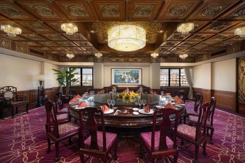 a large dining room with a table and chairs at City Hotel Xiamen-Free Welcome Fruits in Xiamen