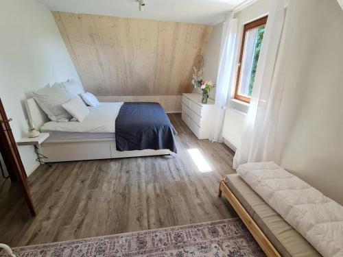 a bedroom with a bed and a couch in it at Apartment Einssein Bergfried - mit Weitblick in Dettingen unter Teck