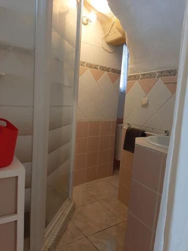 Photo de la galerie de l'établissement Appartement cosy et climatisé au cœur d'Uzès, à Uzès