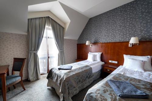 Letto o letti in una camera di Hotel&Spa Stary Dziwnów basen swimming pool
