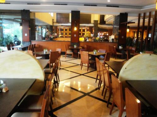 Restaurace v ubytování Manado Quality Hotel