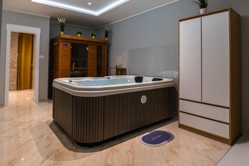 a large bathroom with a large tub in a room at Level 2 Spa Apartman in Šabac
